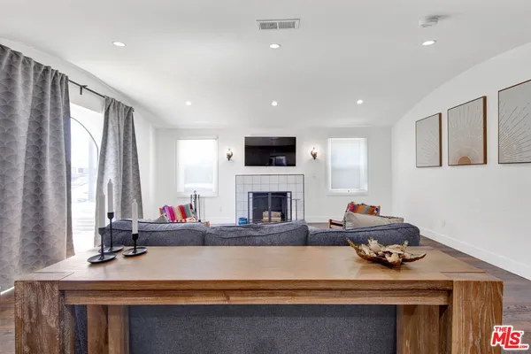 $949,000 | 1607 West 85th Street, Los Angeles, CA 90047