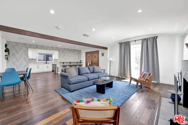 $949,000 | 1607 West 85th Street, Los Angeles, CA 90047