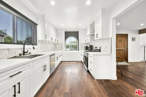 $949,000 | 1607 West 85th Street, Los Angeles, CA 90047