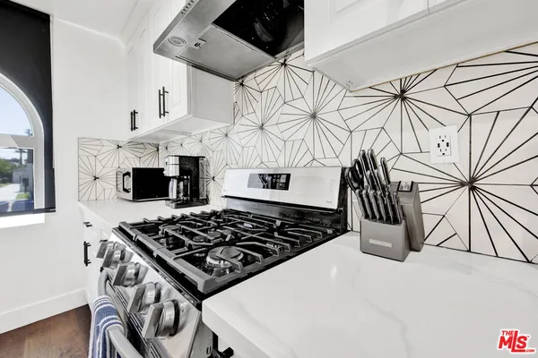 $949,000 | 1607 West 85th Street, Los Angeles, CA 90047