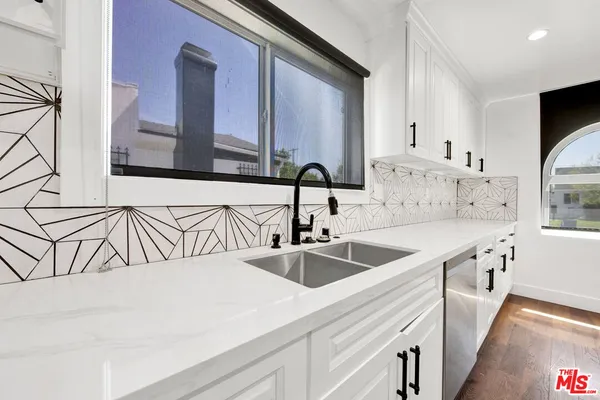$949,000 | 1607 West 85th Street, Los Angeles, CA 90047