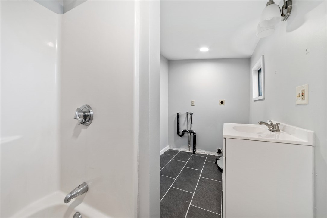 2856 West Shore Road Warwick, RI 02886 - Photo 9 of 24