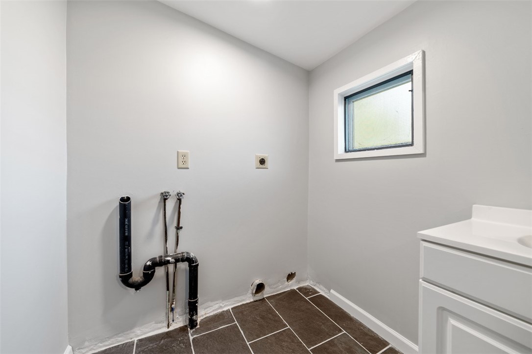 2856 West Shore Road Warwick, RI 02886 - Photo 10 of 24