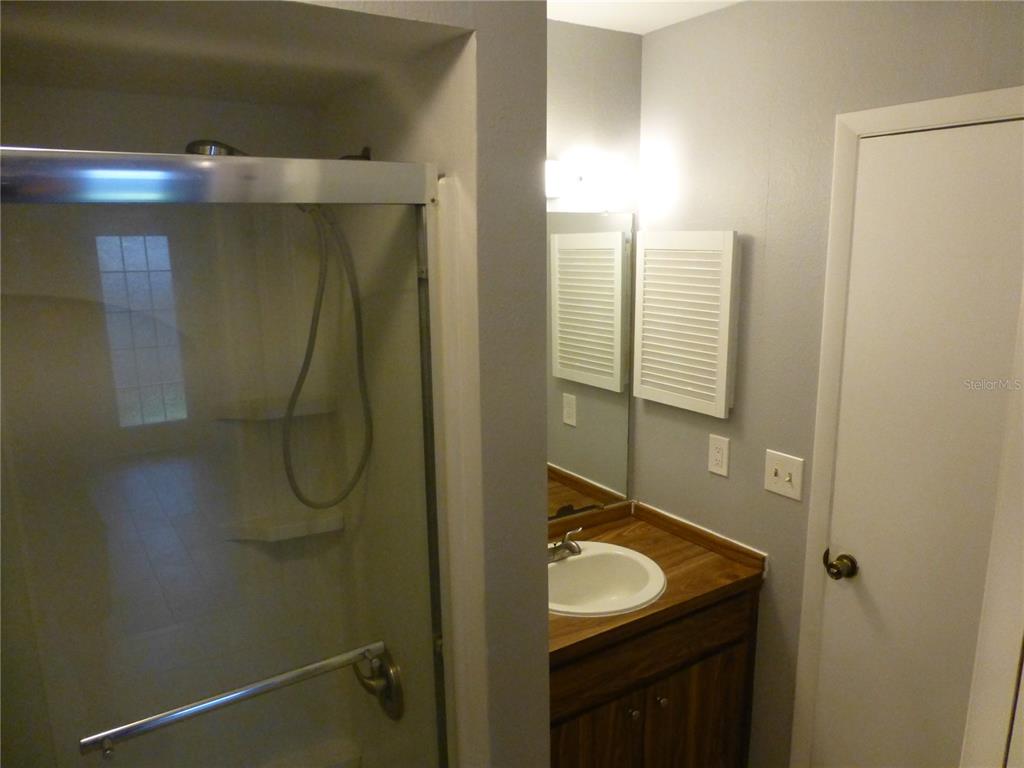 1890 Wolford Road, Unit 5 Clearwater, FL 33760 - Photo 19 of 29 a bathroom with a sink and mirror