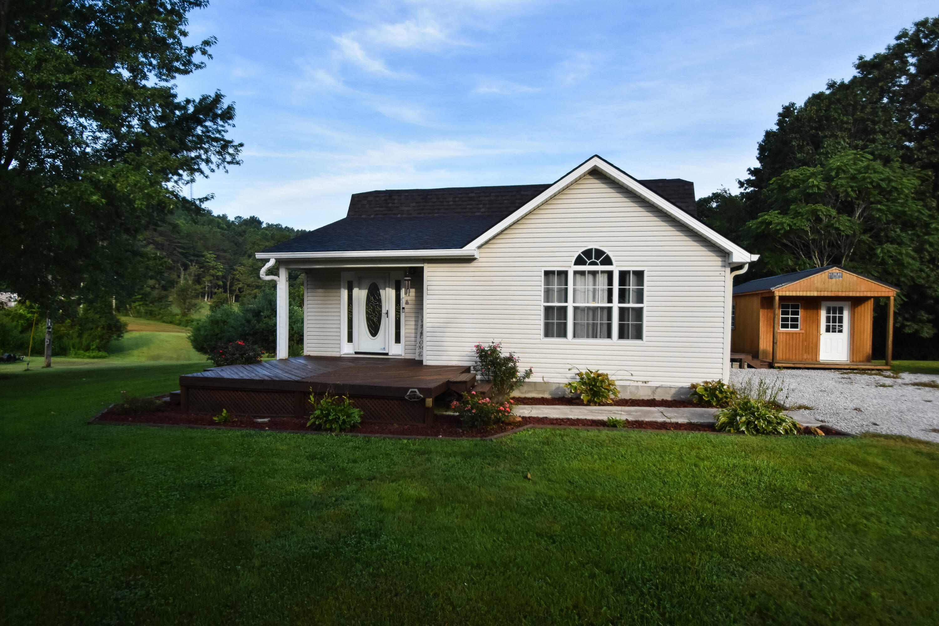 735 Grace Loop Road Mount Vernon, KY 40456 - Photo 1 of 20 DSC_0154