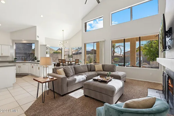 $10,000 | 1125 East Irma Lane, Phoenix, AZ 85024
