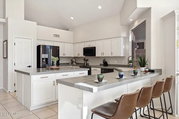 $10,000 | 1125 East Irma Lane, Phoenix, AZ 85024