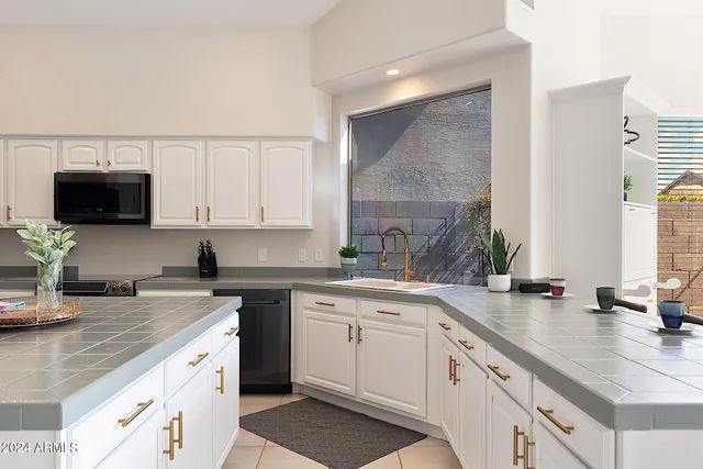 $10,000 | 1125 East Irma Lane, Phoenix, AZ 85024