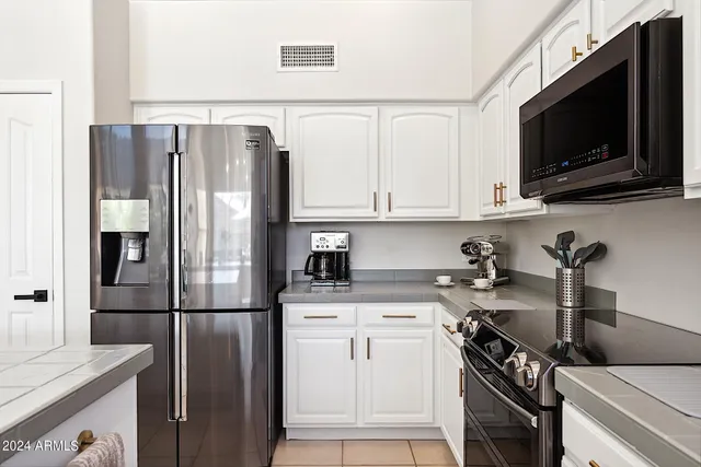 $10,000 | 1125 East Irma Lane, Phoenix, AZ 85024