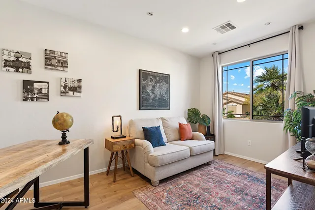 $10,000 | 1125 East Irma Lane, Phoenix, AZ 85024