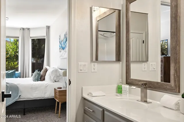 $10,000 | 1125 East Irma Lane, Phoenix, AZ 85024