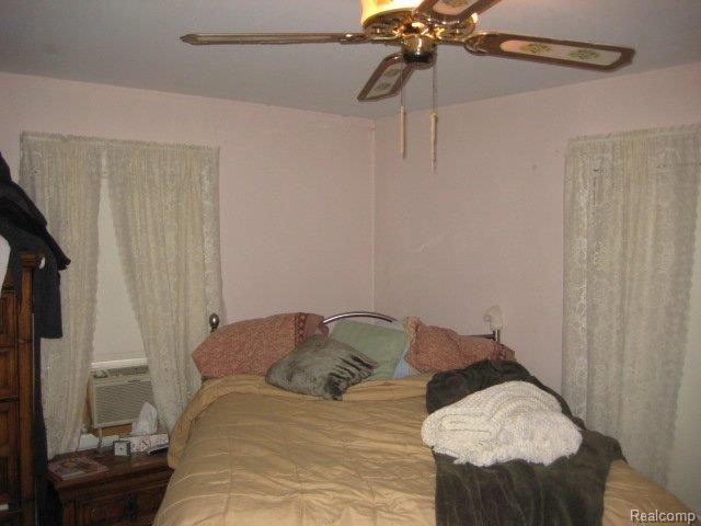 17610 Cornell Road Southfield, MI 48075 - Photo 19 of 25 261-911622 - Bedroom 2.JPG