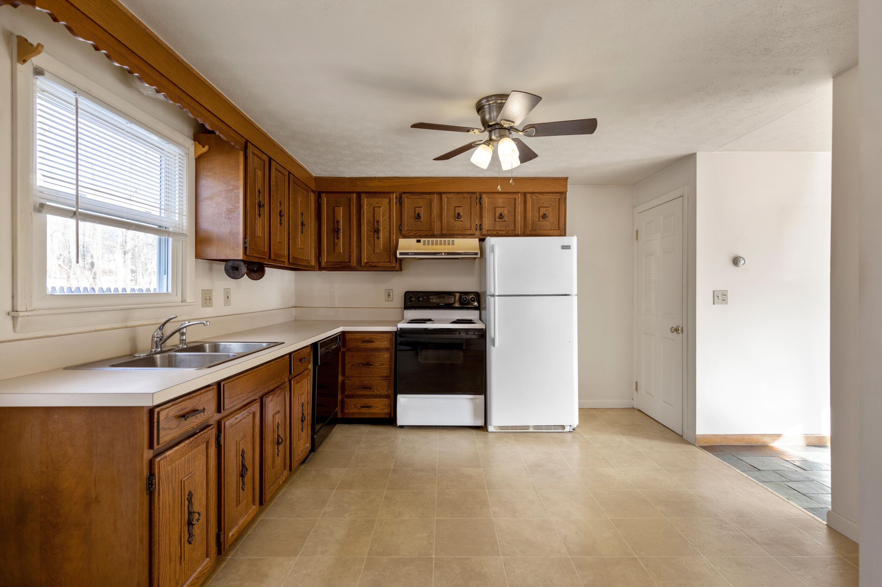 375 Bridgton Road, Unit 48 Westbrook, ME 04092 - Photo 4 of 18 375Bridgton48Westbrook_007
