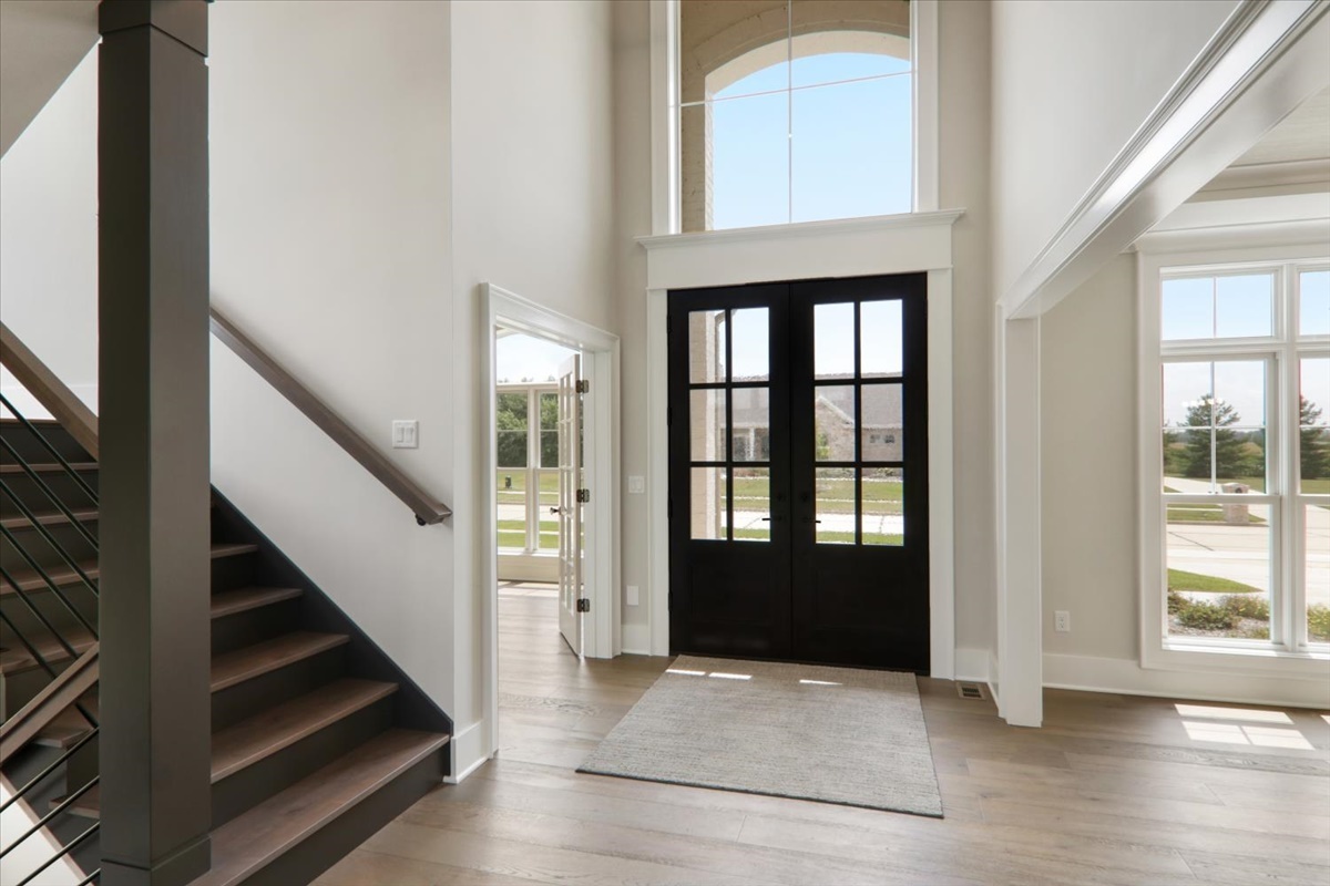 604 Cayman Way Savoy, IL 61874 - Photo 11 of 82 a view of an entryway