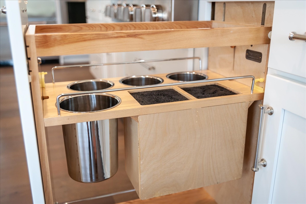 604 Cayman Way Savoy, IL 61874 - Photo 80 of 82 a utility room with dryer and washer