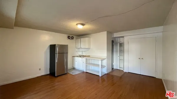 $1,300 | 737 South Oxford Avenue, Unit 29, Los Angeles, CA 90005