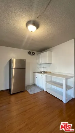 $1,300 | 737 South Oxford Avenue, Unit 29, Los Angeles, CA 90005