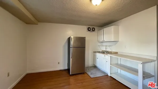 $1,300 | 737 South Oxford Avenue, Unit 29, Los Angeles, CA 90005