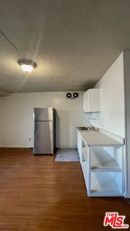$1,300 | 737 South Oxford Avenue, Unit 29, Los Angeles, CA 90005