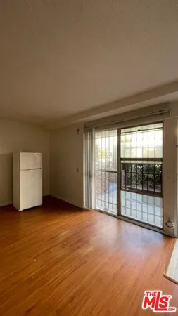 $1,300 | 737 South Oxford Avenue, Unit 29, Los Angeles, CA 90005