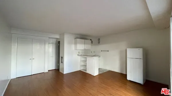 $1,300 | 737 South Oxford Avenue, Unit 29, Los Angeles, CA 90005