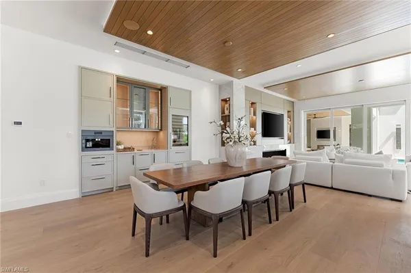 $11,249,000 | 581 14th Avenue South, Naples, FL 34102