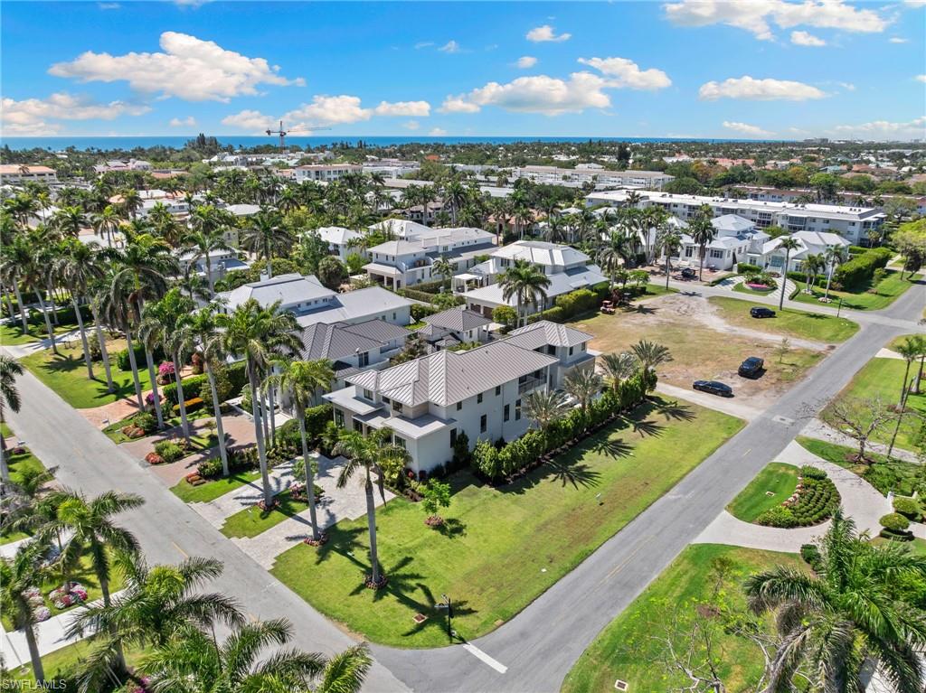 581 14th Avenue South Naples, FL 34102 - Photo 7 of 49