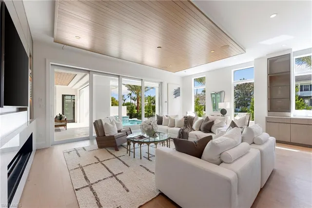 $11,995,000 | 581 14th Avenue South, Naples, FL 34102