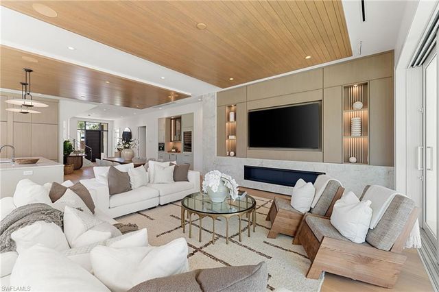 $11,995,000 | 581 14th Avenue South, Naples, FL 34102