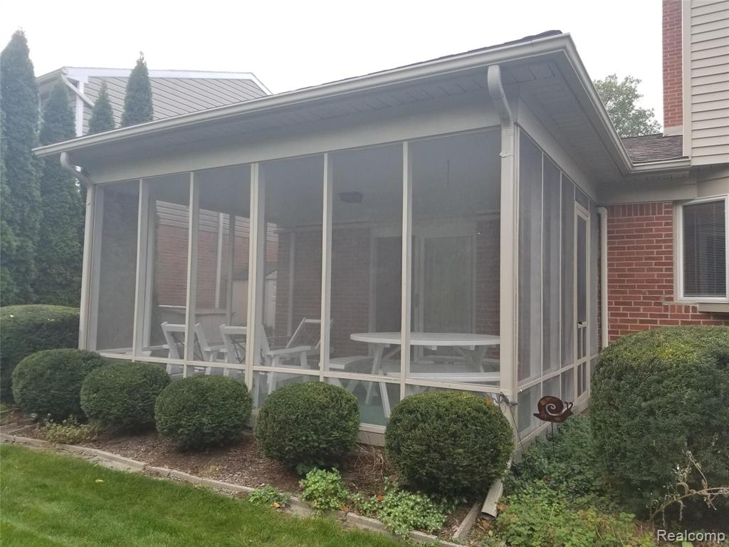 16146 Riverside Street Livonia, MI 48154 - Photo 23 of 26 Gallery Image 23
