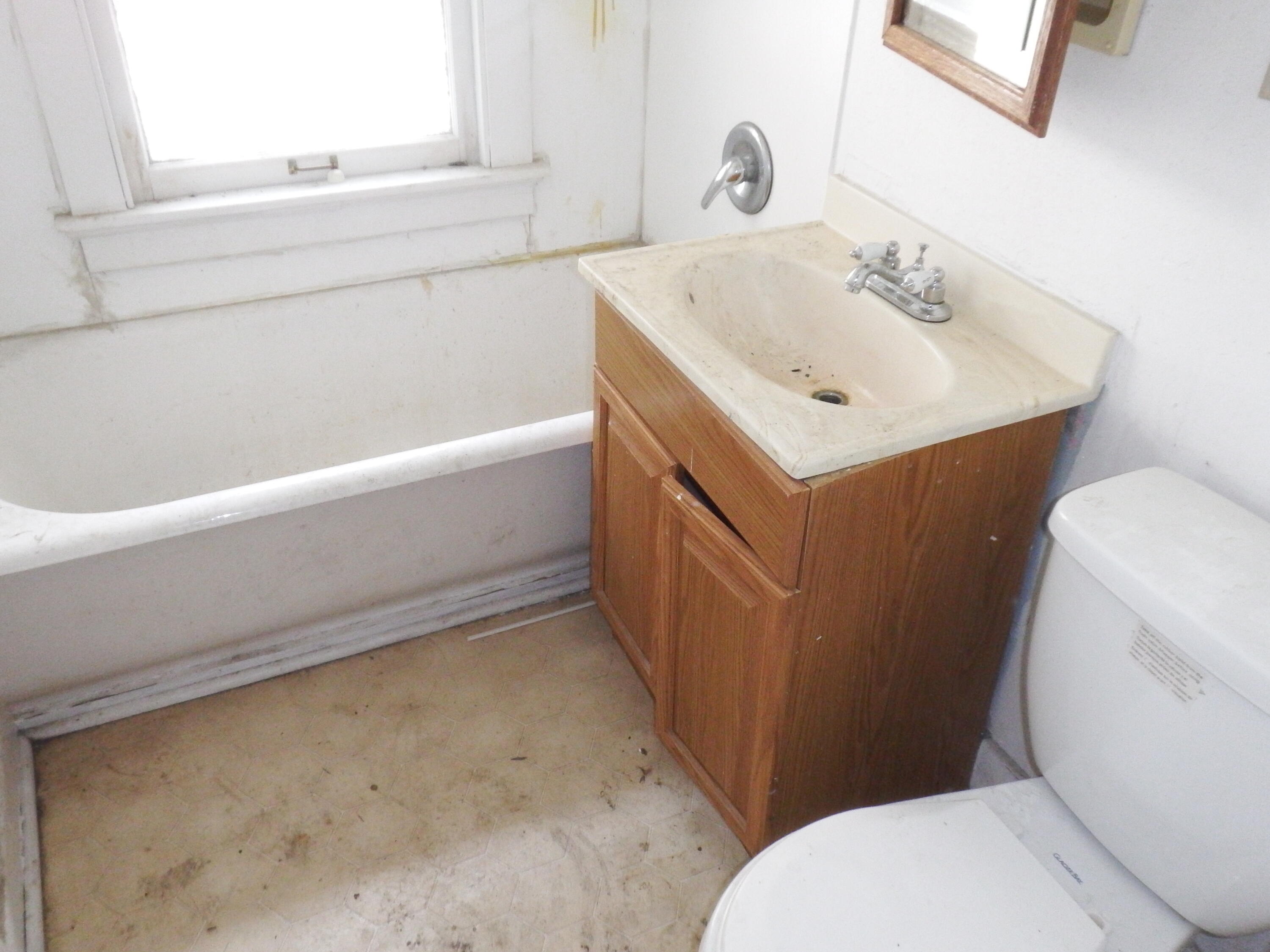 2424 North 44th Street Milwaukee, WI 53210 - Photo 12 of 12 bathroom