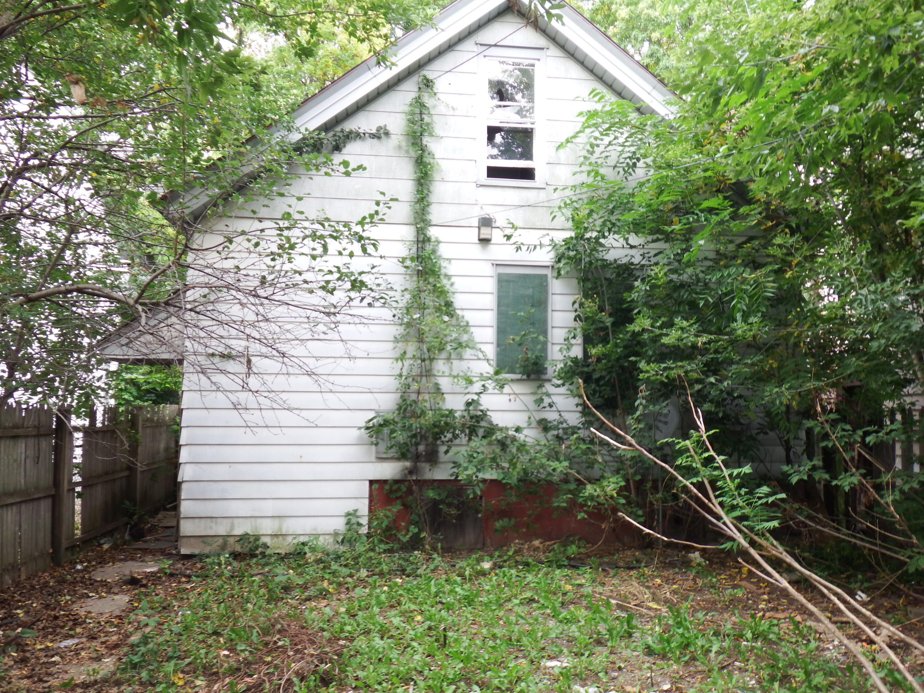 2424 North 44th Street Milwaukee, WI 53210 - Photo 3 of 12 rear view