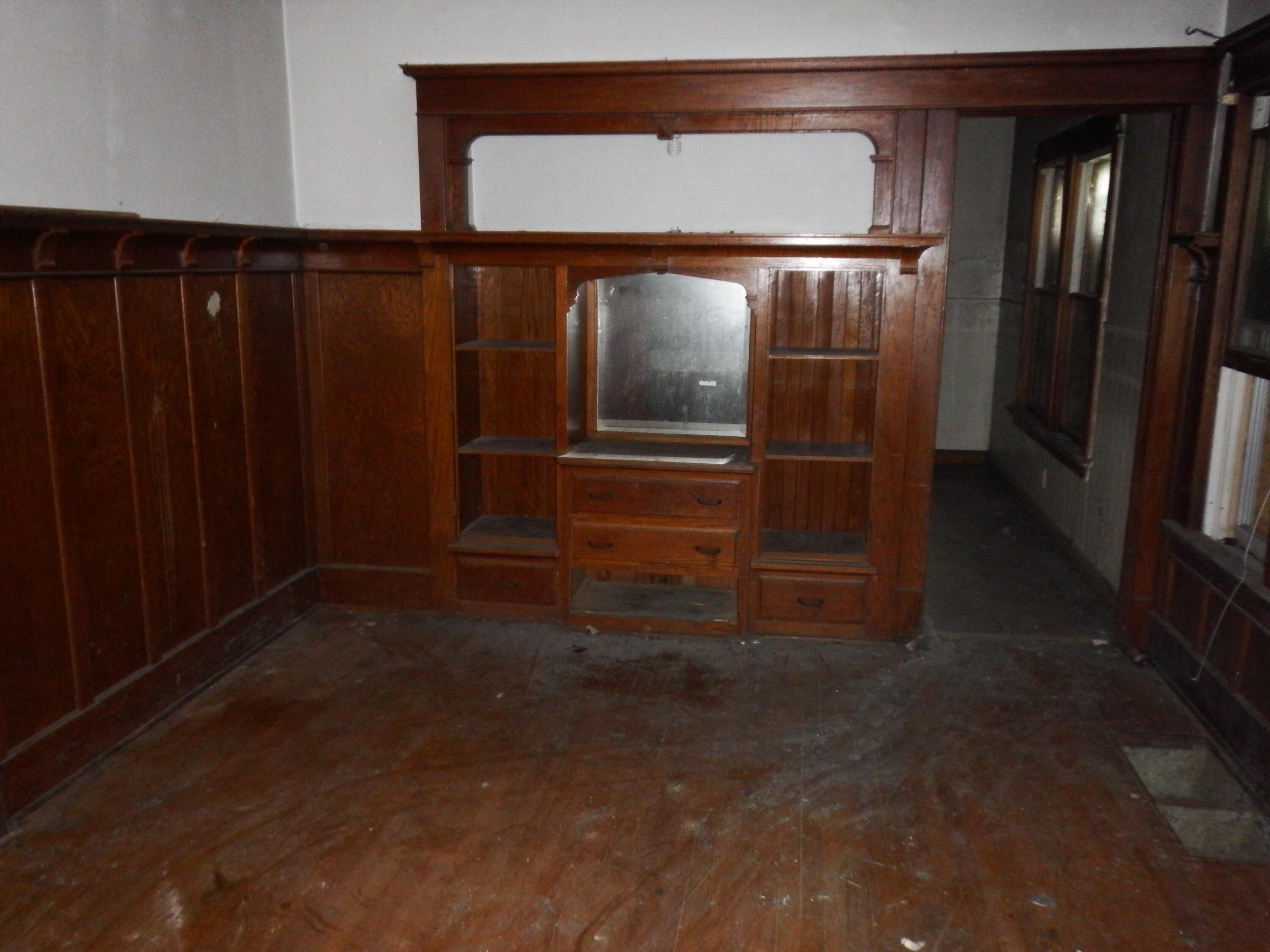 2424 North 44th Street Milwaukee, WI 53210 - Photo 5 of 12 dining room