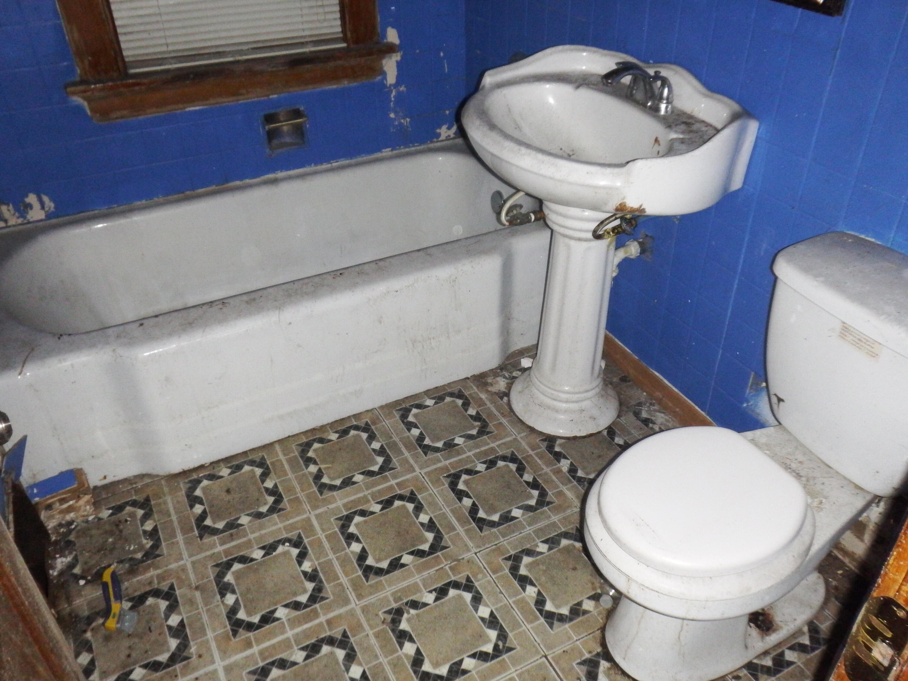 2424 North 44th Street Milwaukee, WI 53210 - Photo 7 of 12 bathroom