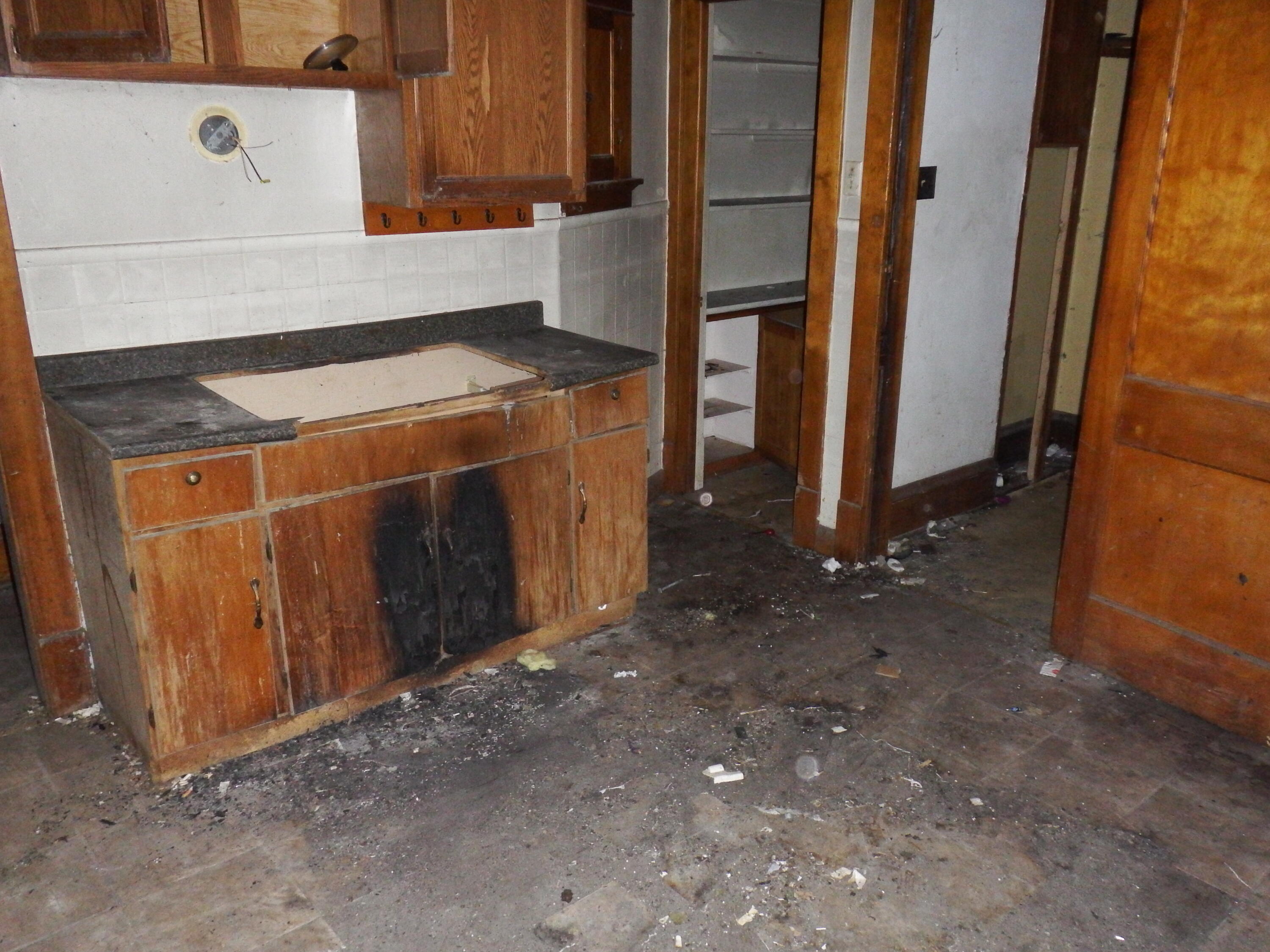 2424 North 44th Street Milwaukee, WI 53210 - Photo 9 of 12 kitchen