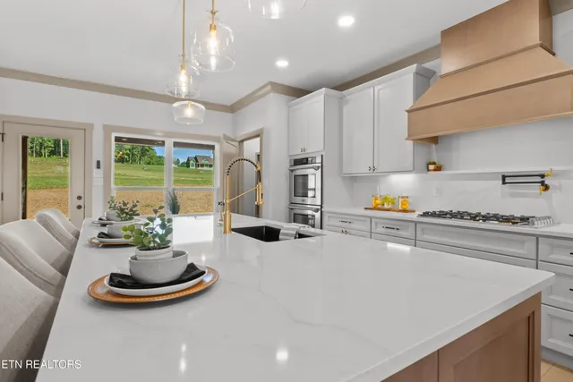 $999,500 | 5910 John Drive, Greenback, TN 37742