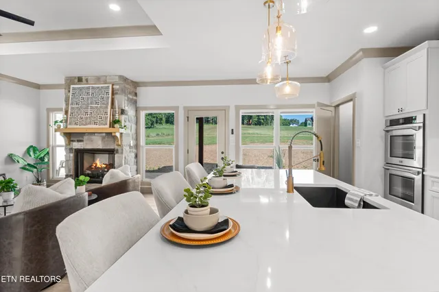 $999,500 | 5910 John Drive, Greenback, TN 37742