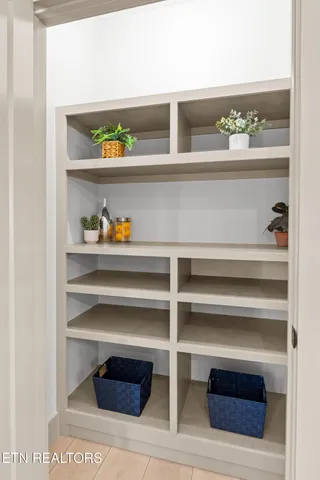 $999,500 | 5910 John Drive, Greenback, TN 37742