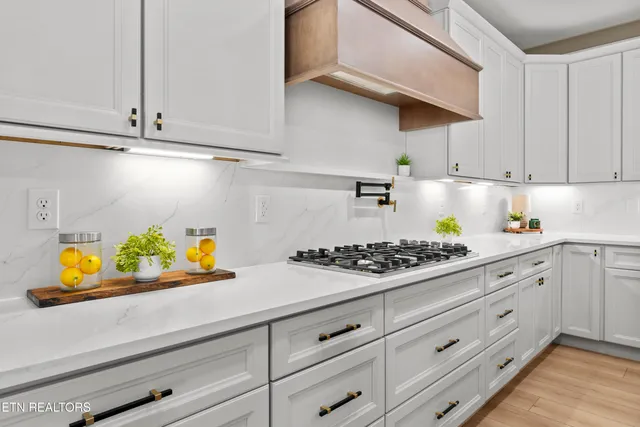 $999,500 | 5910 John Drive, Greenback, TN 37742