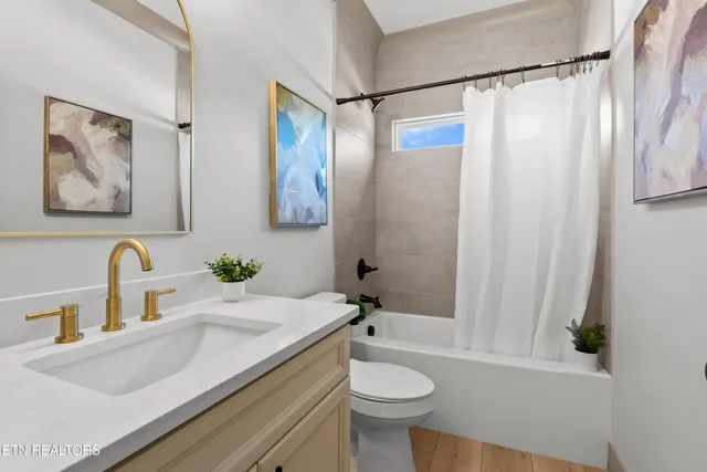 $999,500 | 5910 John Drive, Greenback, TN 37742