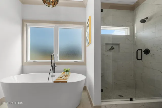 $999,500 | 5910 John Drive, Greenback, TN 37742