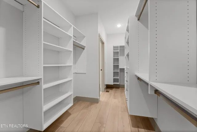 $999,500 | 5910 John Drive, Greenback, TN 37742