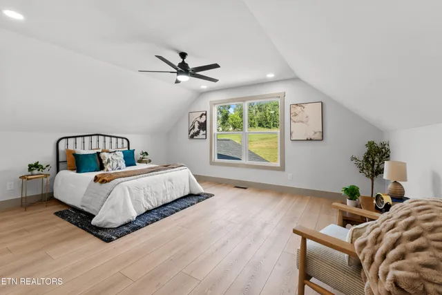 $999,500 | 5910 John Drive, Greenback, TN 37742