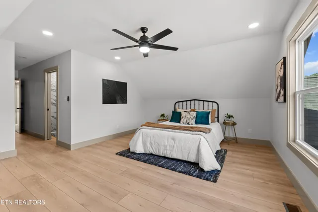 $999,500 | 5910 John Drive, Greenback, TN 37742