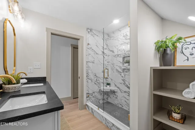 $999,500 | 5910 John Drive, Greenback, TN 37742