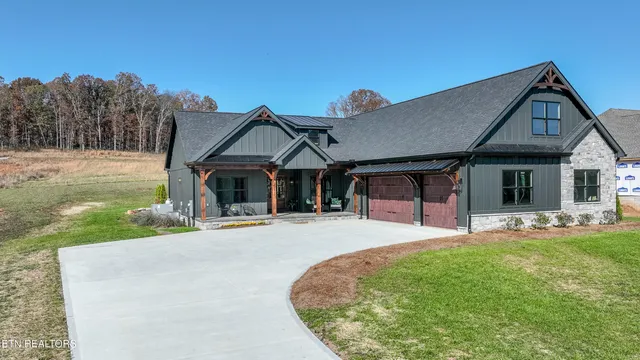 $999,500 | 5910 John Drive, Greenback, TN 37742