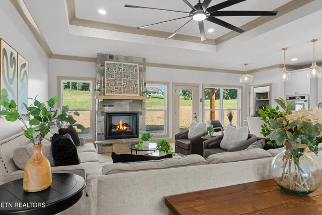 $999,500 | 5910 John Drive, Greenback, TN 37742