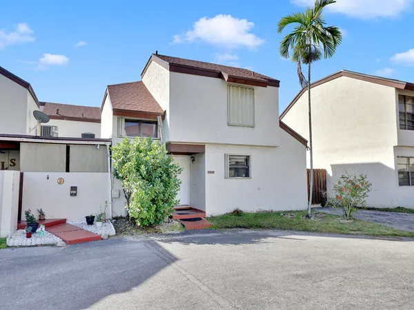$413,000 | 9702 Northwest 5th Lane, Unit 9702, Miami, FL 33172