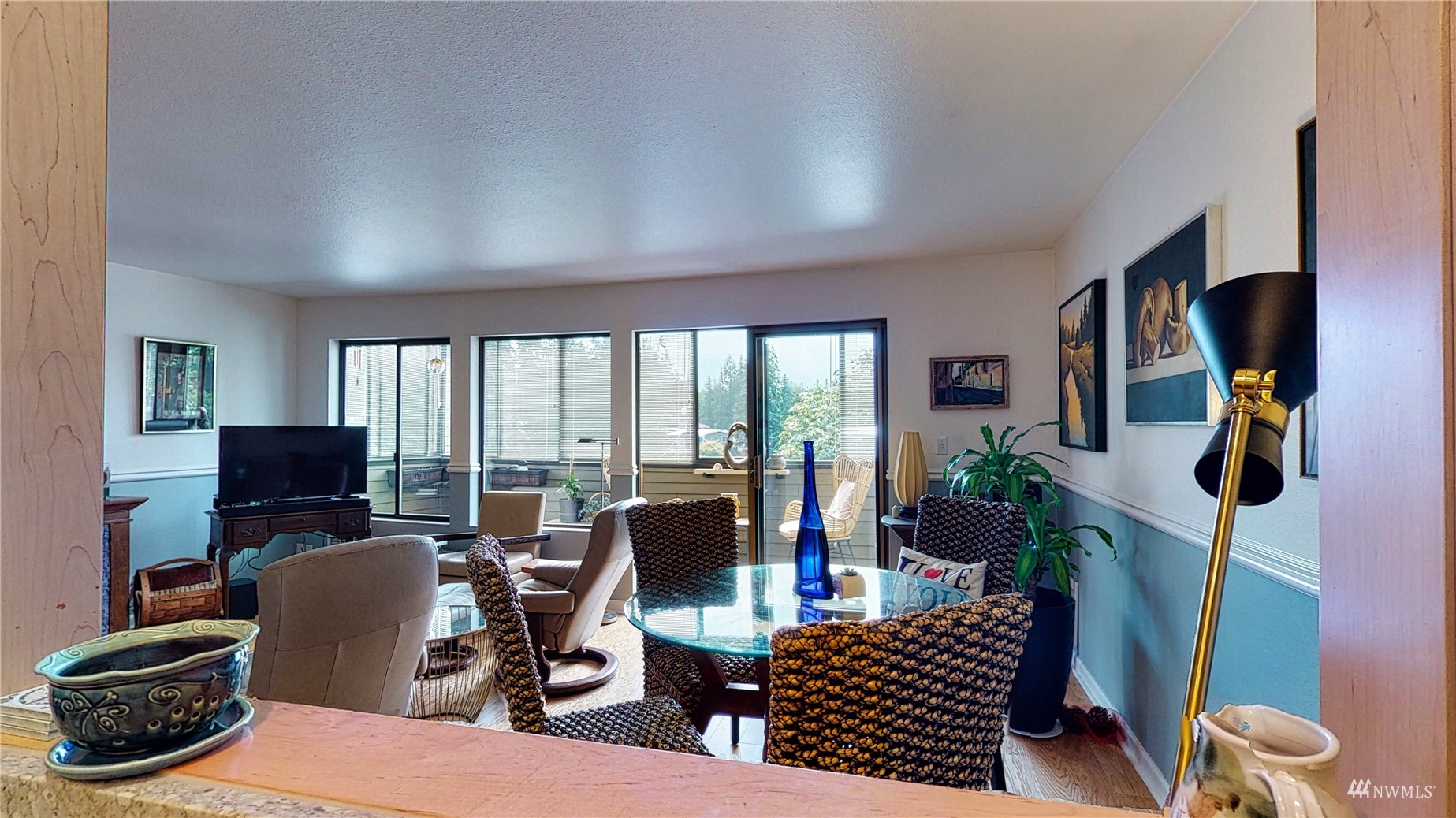 8516 196th Street Southwest Edmonds, WA 98026 - Photo 11 of 34 Gallery Image 11