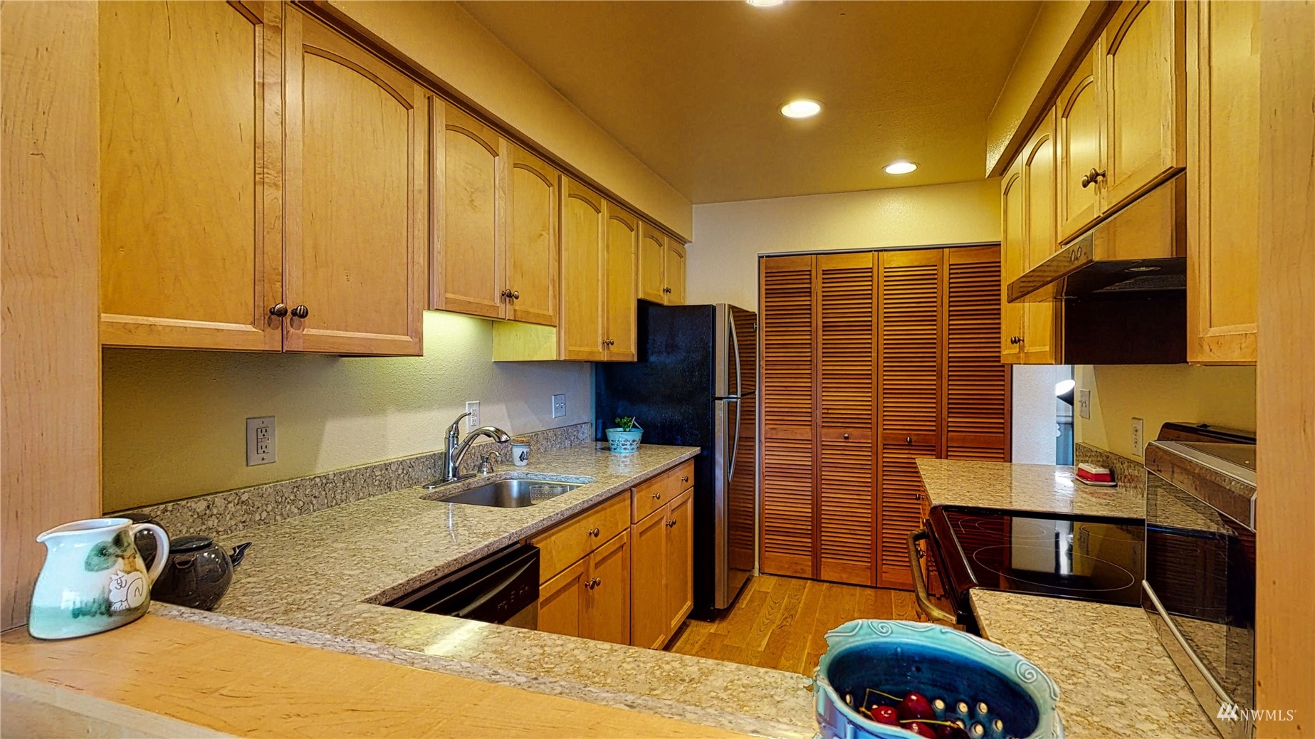 8516 196th Street Southwest Edmonds, WA 98026 - Photo 15 of 34 Gallery Image 15